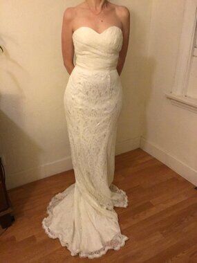 Elegant White Lace Wedding / Formal Gown – Adjustable Fit (Approx. Size 0–6)